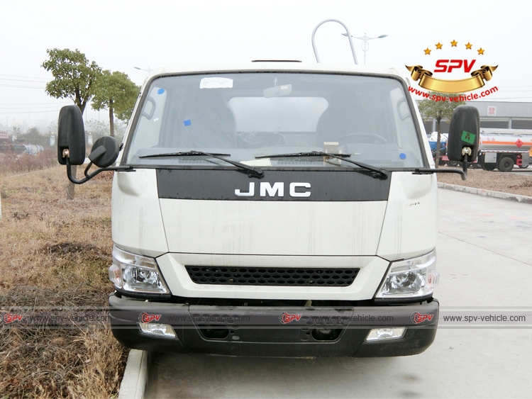 Front View of Stainless Steel Fuel Tanker JMC